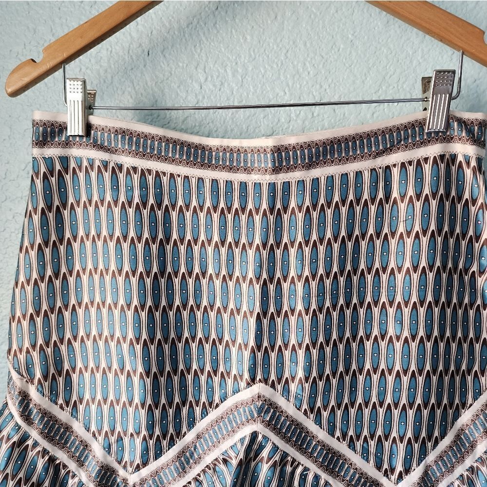 STUDIO M silk asymmetrical hem side zip luxecore skirt - Picture 3 of 11